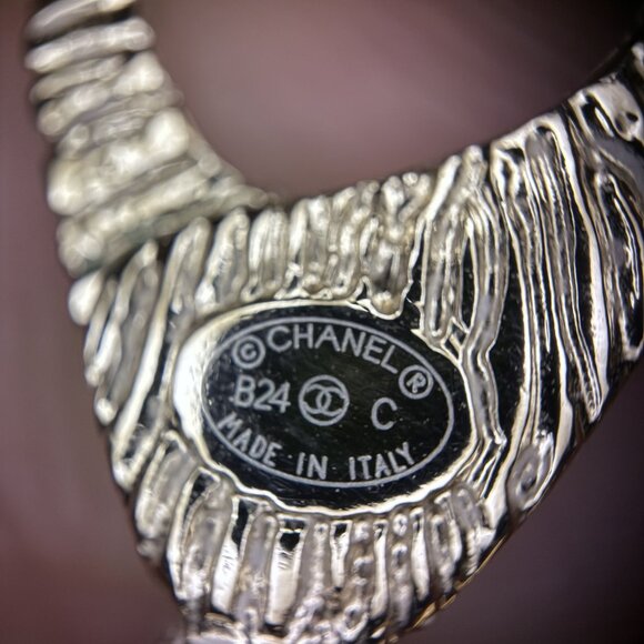 Chanel Gold-Tone Crystal Embellished Chain Necklace With CC Logo Pendant - Picture 4 of 11